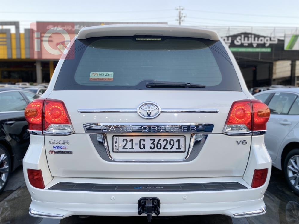 تۆیۆتا لاند کروزەر